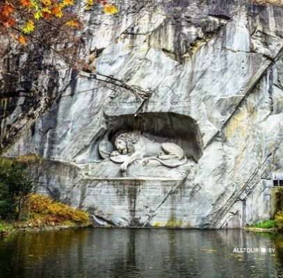 Скульптура "Умирающий лев" Скульптура "Умирающий лев"